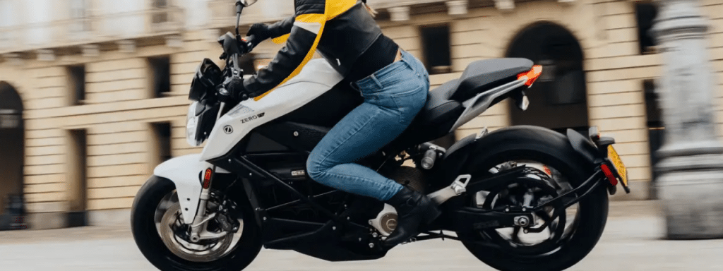 ero Motorcycles Zero S en milieu urbain