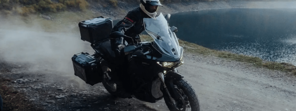 Zero Motorcycles Zero DSR/X black forest edition en balade : le trail haut de gamme de Zero
