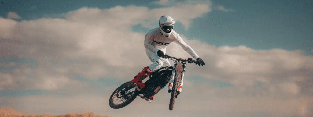Zero Motorcycles Zero XB dans les airs