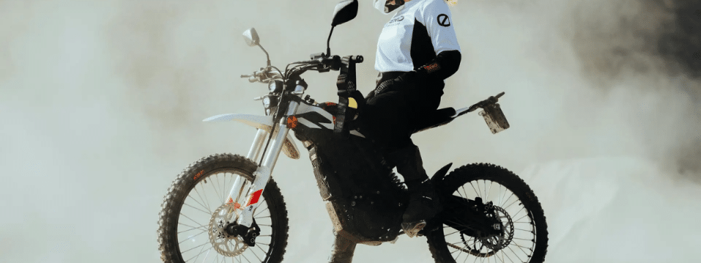 Zero Motorcycles Zero XB dans la fumée