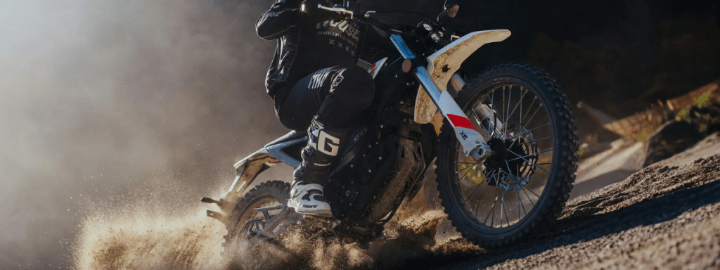 Zero Motorcycles Zero XE en montée : le