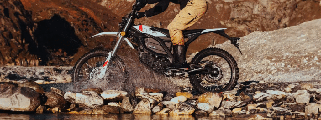 Zero Motorcycles Zero XE dans l'eau