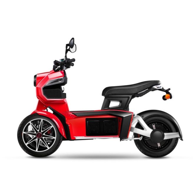 Scooter 3 roues électrique 125 Doohan iTank 125 rouge coté