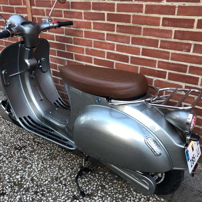 Scooter Electrique 2Twenty Roma Gris Retro arrière gauche