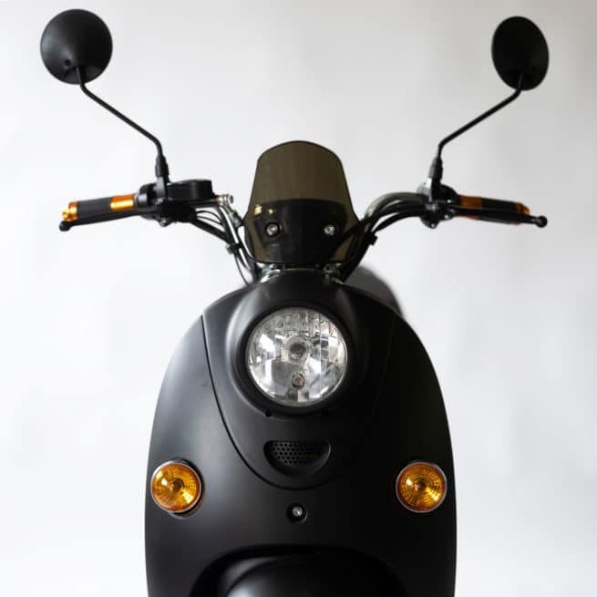 La face avant, en gros plan, du Rider 1500W