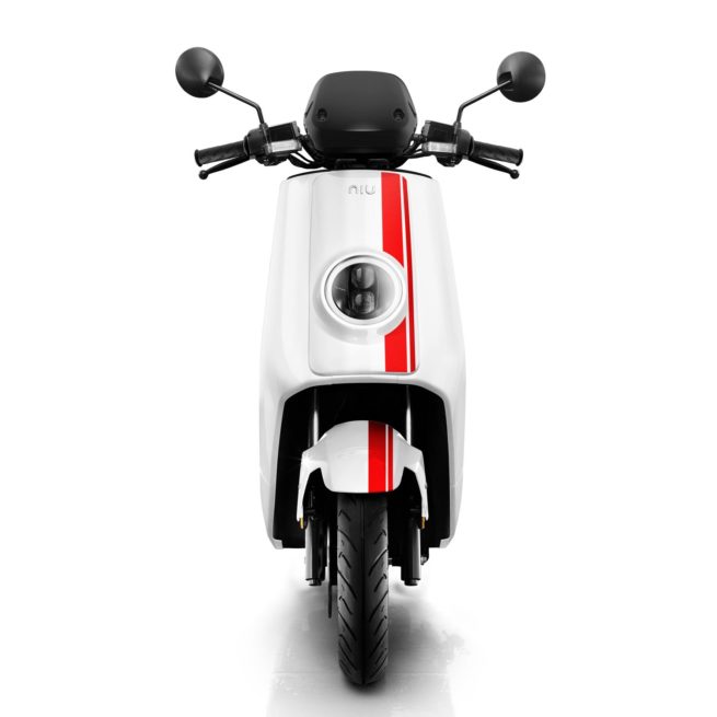 Scooter Electrique 125 NIU NGT Blanc Rouge Avant