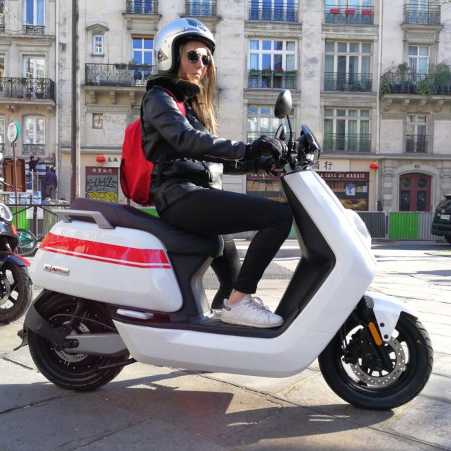 Le Scooter Electrique NIU N-PRO en ville