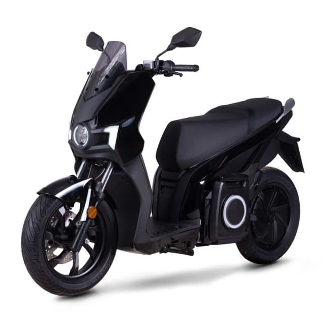 Silence s01 scooter electrique jeune femmme homme pratique