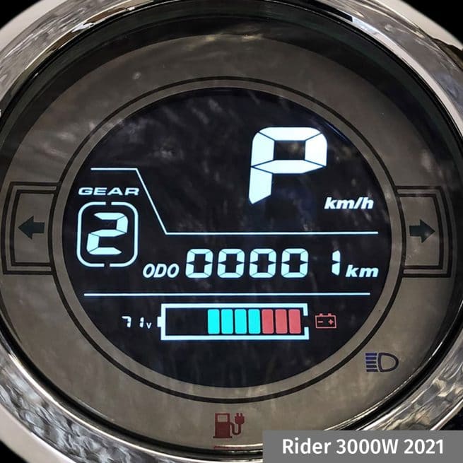 Compteur couleur du rider 3000W 2021 en gros plan