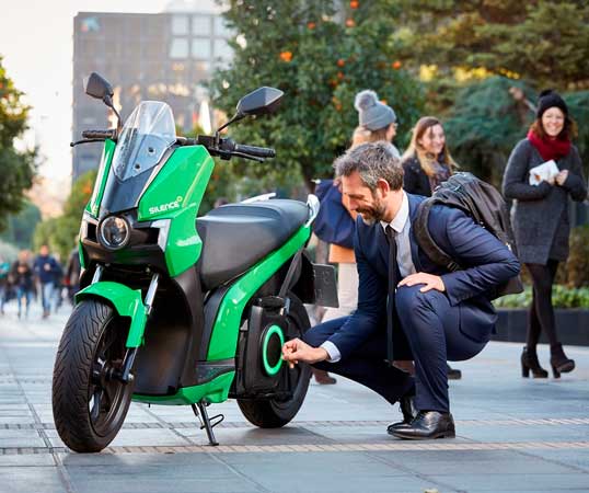 Scooters Silence, avec batterie amovible sur le côté