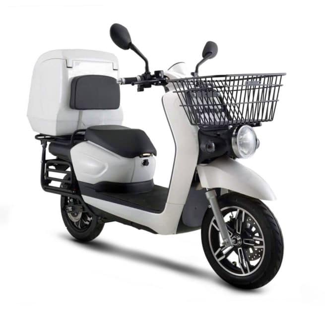 scooter de livraison pare brise saut de vent ville paris bordeaux lille marseille nantes capacité de stockage pizza