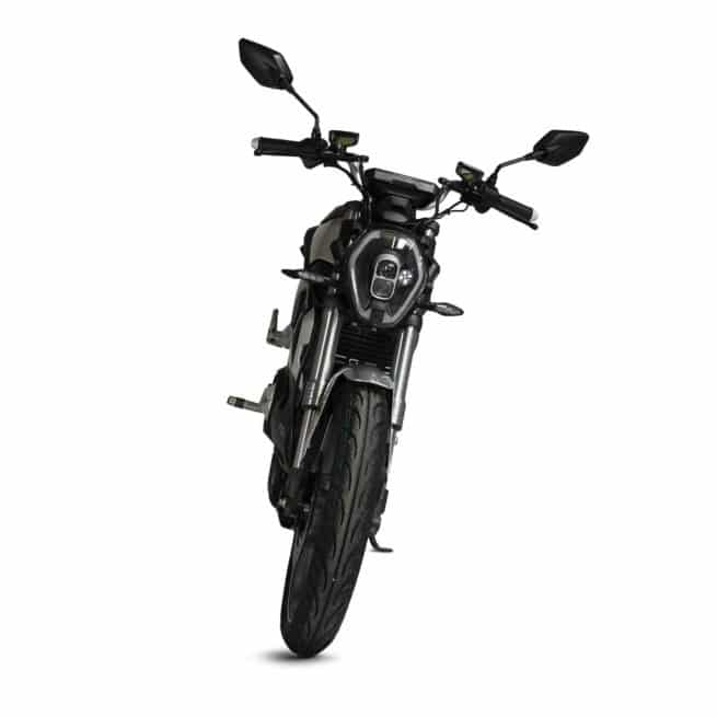 moto electrique jeune femmme homme pratique léger maniable