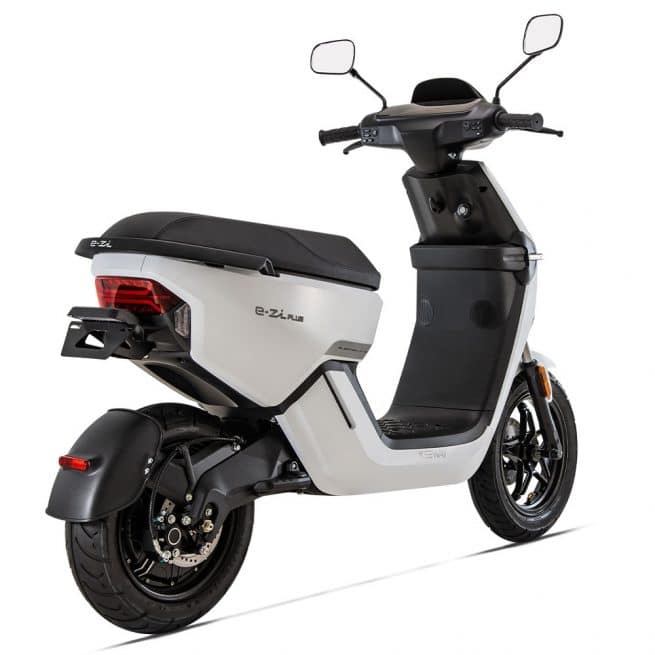 scooter electrique keeway e-zi plus vue arriere