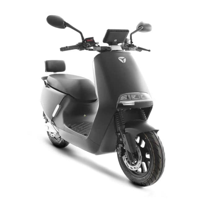 yadea g5 pro noir trois scooter électrique deux batteries 50cm3