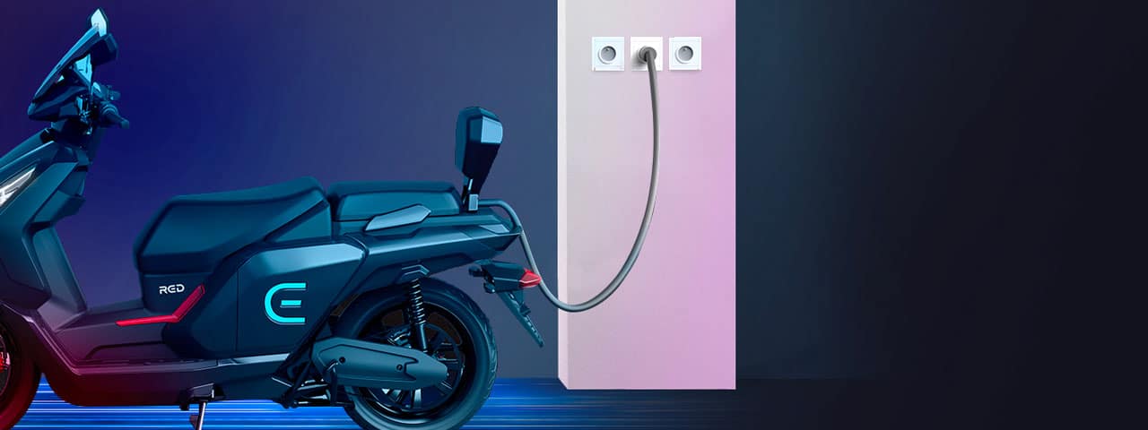 Un Red Electric E50 E100 E125 en train de charger