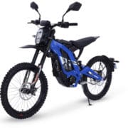 Motocross Electrique Sur-Ron Light Bee X homologuée bleue vue trois quart avant gauche