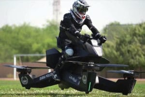 Une moto volante de la police de Dubai en train de décoller