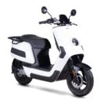 scooter de livraison pare brise saut de vent ville paris bordeaux lille marseille nantes capacité de stockage pizza