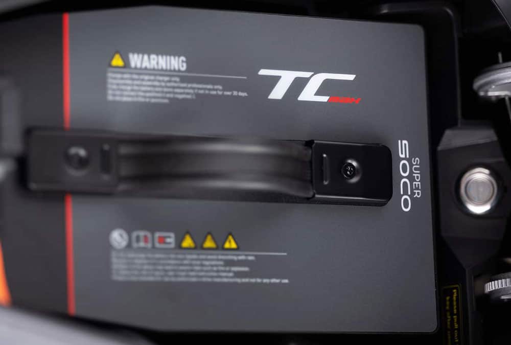 batterie de la Super Soco TC MAX dans son logement