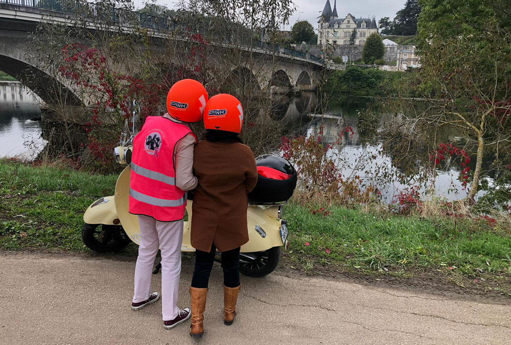 octobre rose scooter électrique chateau de la loire