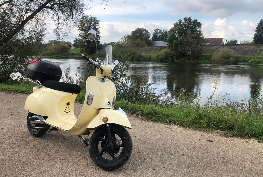 octobre rose scooter électrique chateau de la loire