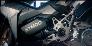 Vue du moteur et reposes pied du Kymco F9