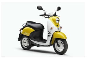 Yamaha E-Vino jaune et blanc trois quart face droit