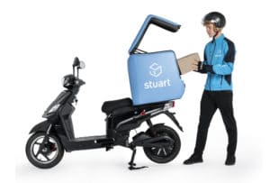 Coursier Suart en scooter électrique Red Electric