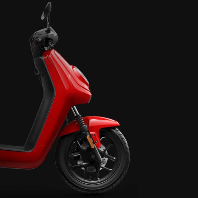 Niu MQi GT gros plan cote droit scooter électrique 125