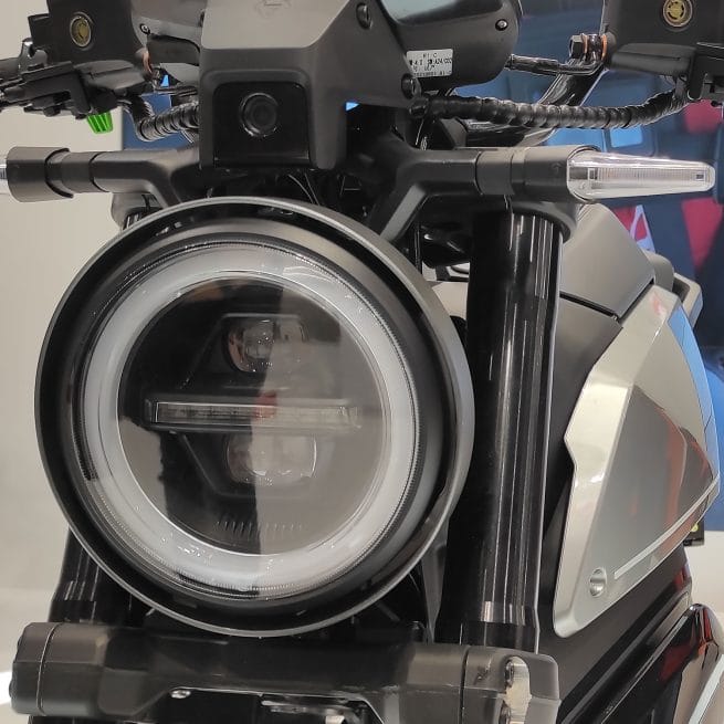 feu avant led de la nui rqi sport