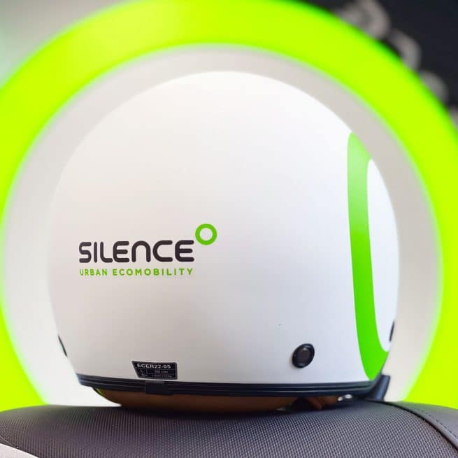 casque silence blanc derriere