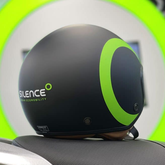 casque silence noir derriere