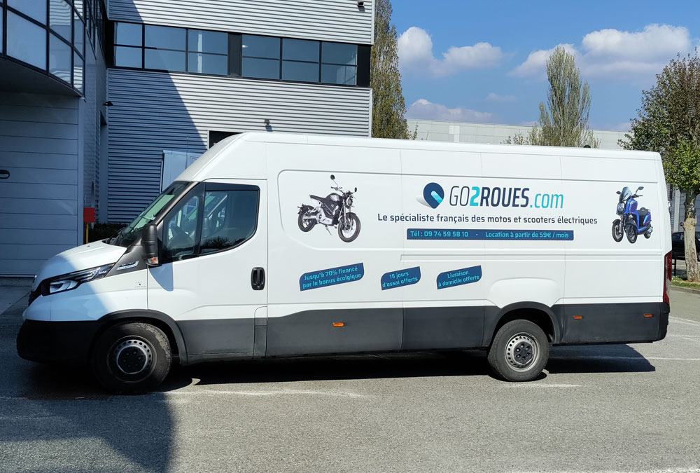 Camion de livraison spécialisé pour les véhicules électriques de Go2roues