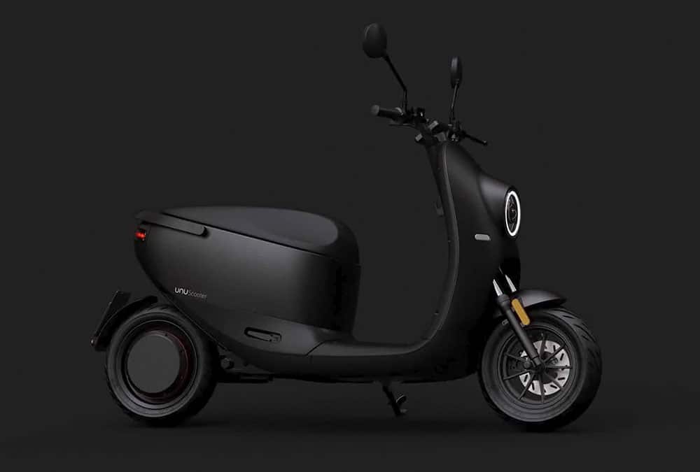 unu scooter v2 noir sur fond noir