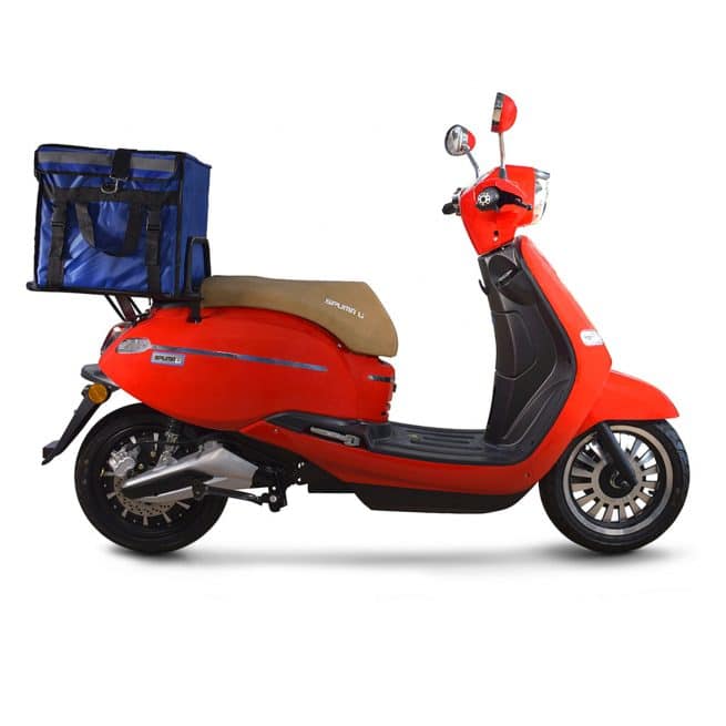 Spuma Li Cargo rouge côté droit sur fond blanc