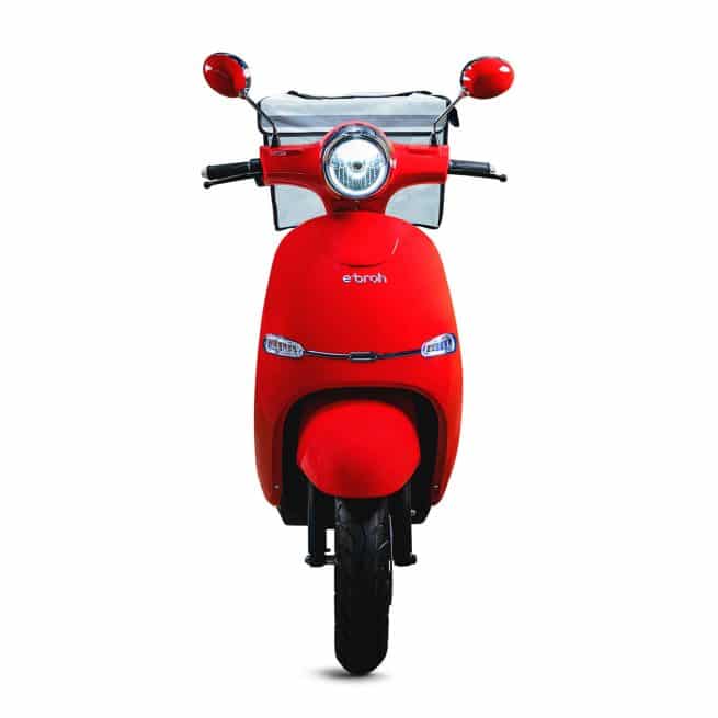 Spuma Li Cargo rouge vue devant sur fond blanc