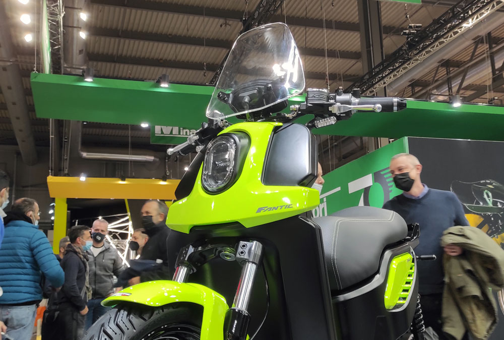 La face avant du Fantic E-Scooter, à l'EICMA 2021.
