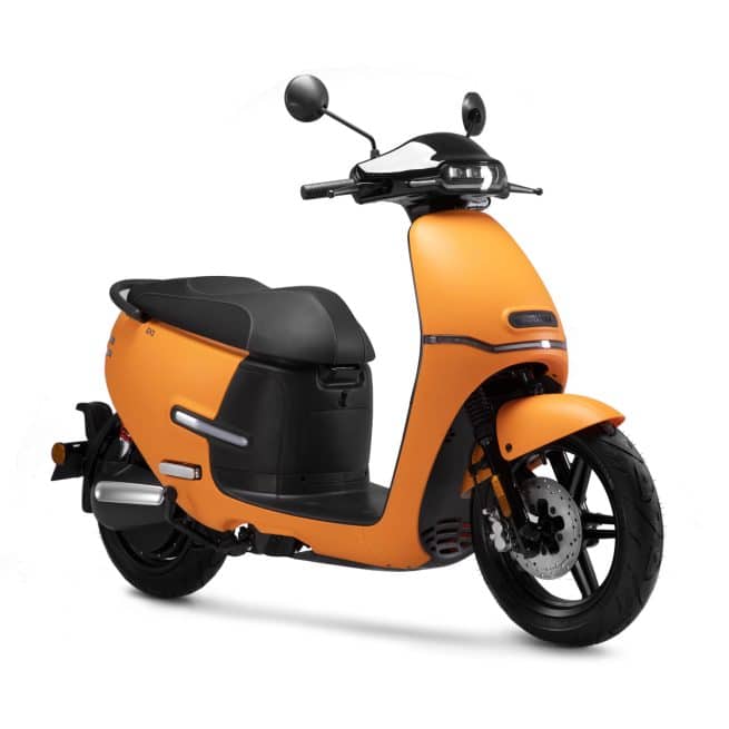 Trois quart face droit du Horwin EK3 orange