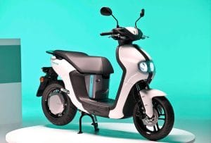 Test du Piaggio Zip 50 face à l'électrique • GO2ROUES