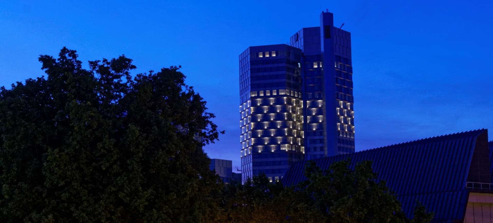 tour de boulogne billancourt de nuit