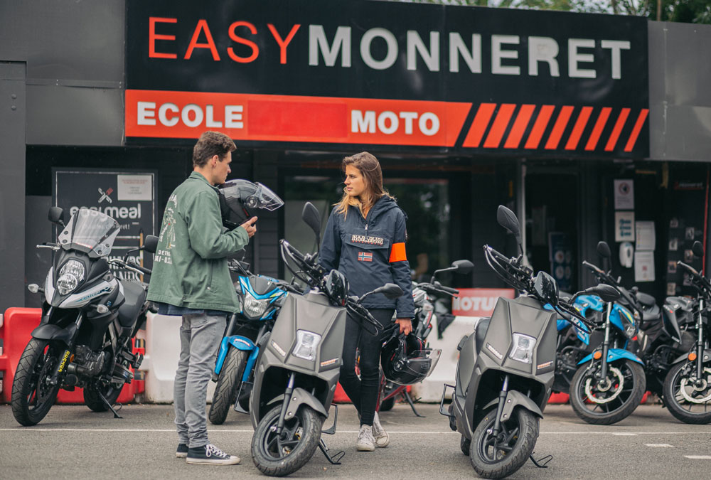 Quel est l'équipement obligatoire permis moto ? - Easy Monneret