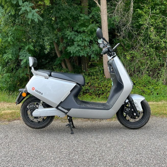 yadea G5 Pro occasion 600 km côté droit