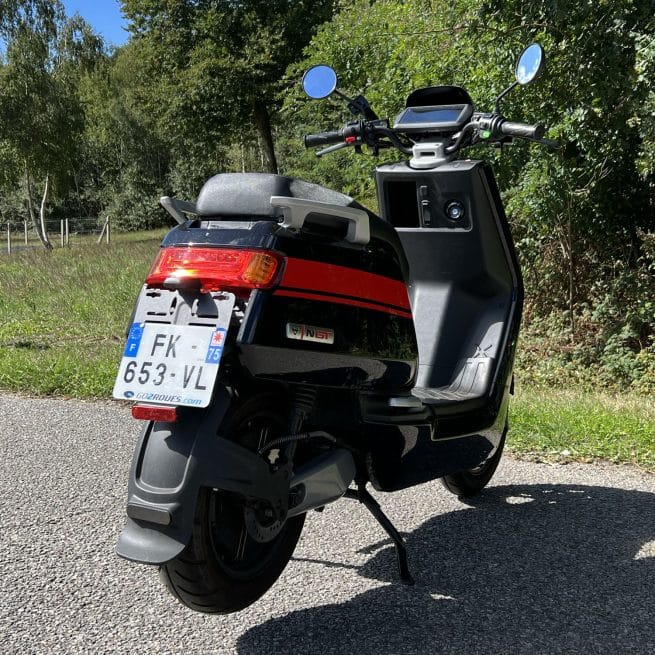 Niu NQi GT Noir Rouge occasion 2074 km trois quart arrière droit
