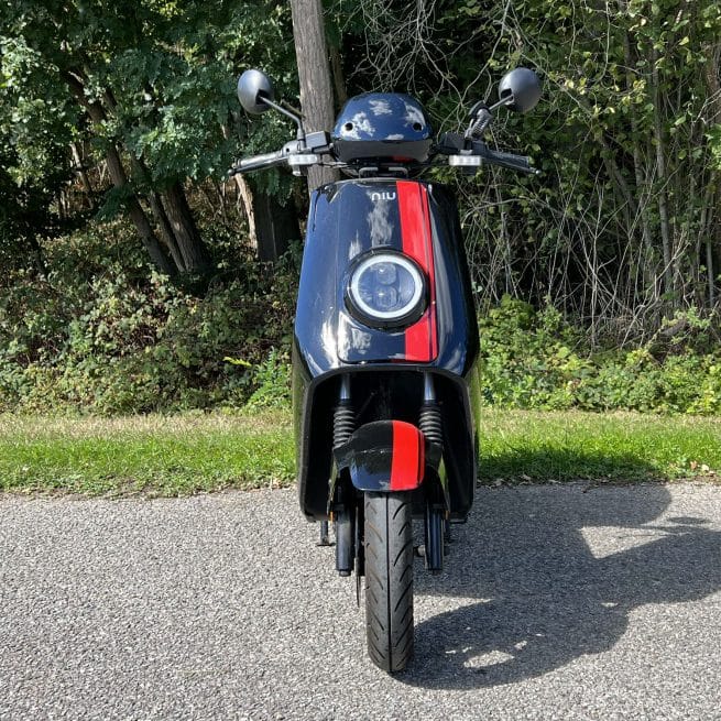Niu NQi GT Noir Rouge occasion 2074 km vue avant