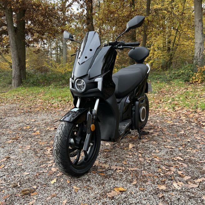 Silence S01 connected noir occasion 121 km trois quart face gauche