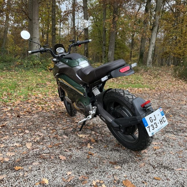 Super Soco TC Wanderer Verte 80 km trois quart arrière gauche