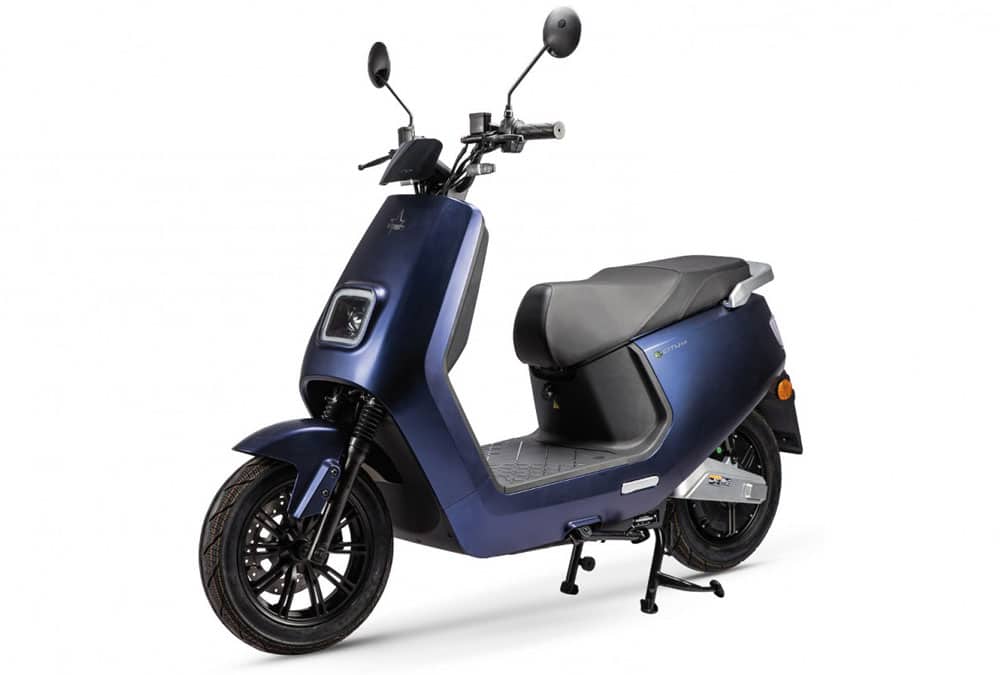 Mash E-City 4.0 bleu sur fond blanc