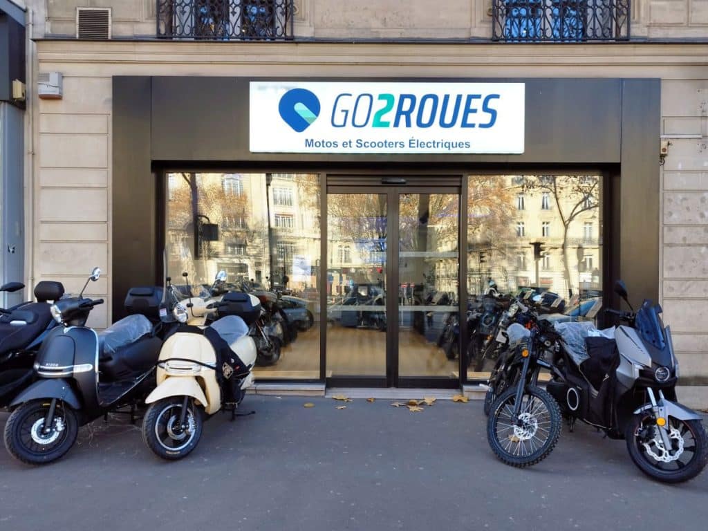 Façade du showroom GO2ROUES de l'avenue de la Grande Armée à Paris