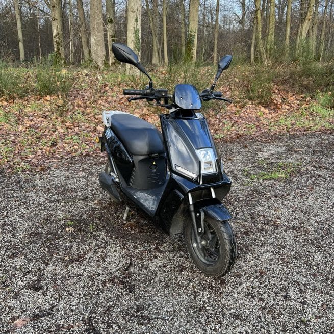 Pink Me Noir occasion 2724 km trois quart face droit
