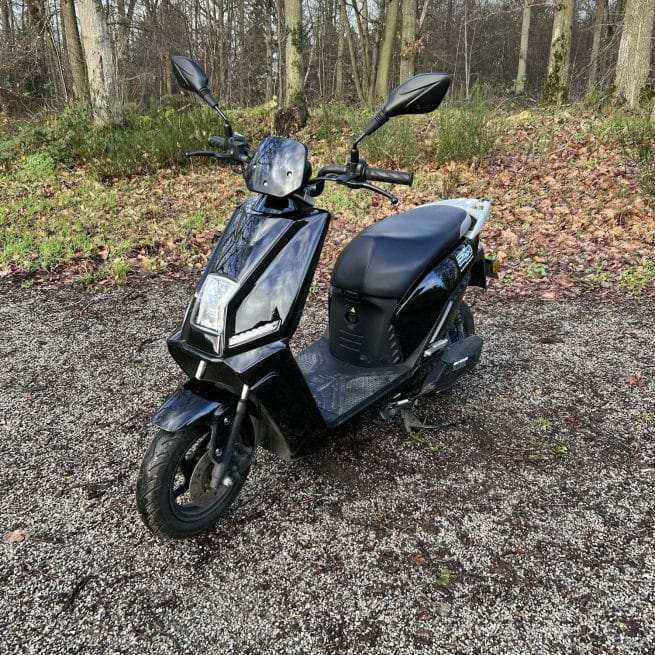Pink Me Noir occasion 2724 km trois quart face gauche